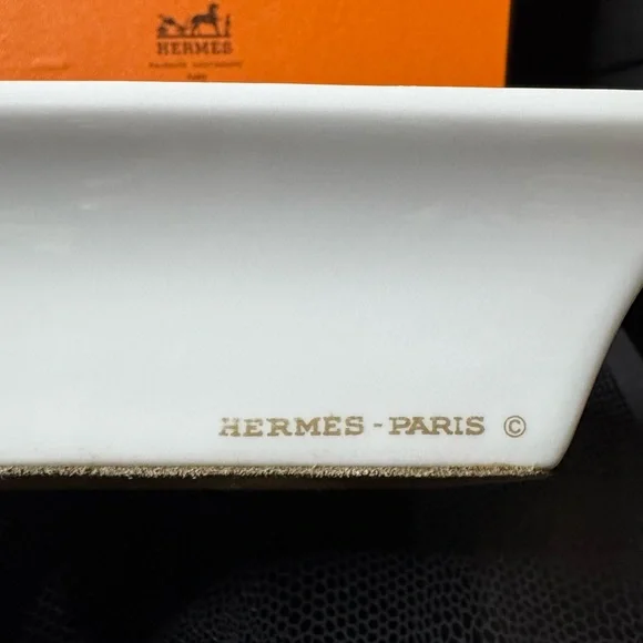 🔥VINTAGE🔥 Hermes White Ceramic Ashtray - Picture 5 of 7